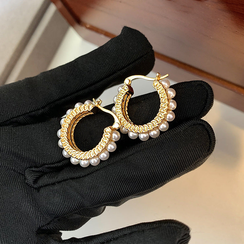 Luxury pearl ear cuff - unique design, elegant style, versatile fashion earrings