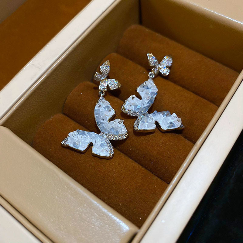 Silver needle gradient crystal flower earrings - chic design studs, versatile everyday earrings for a touch of elegance