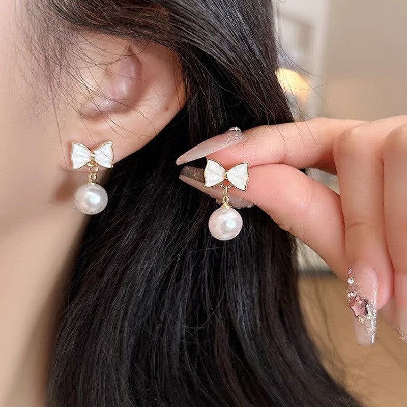 Earrings: luxurious and sophisticated 925 sterling silver stud earrings with pearls. elegant and versatile, a timeless classic