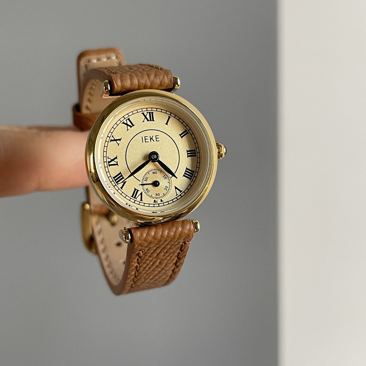 Niche style medieval style vintage watch for women niche styleaccessible luxuryretro exquisite classy golden steel strap watch
