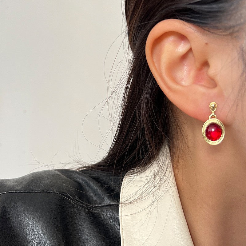 Earrings: luxurious and sophisticated 925 sterling silver stud earrings with pearls. elegant and versatile, a timeless classic