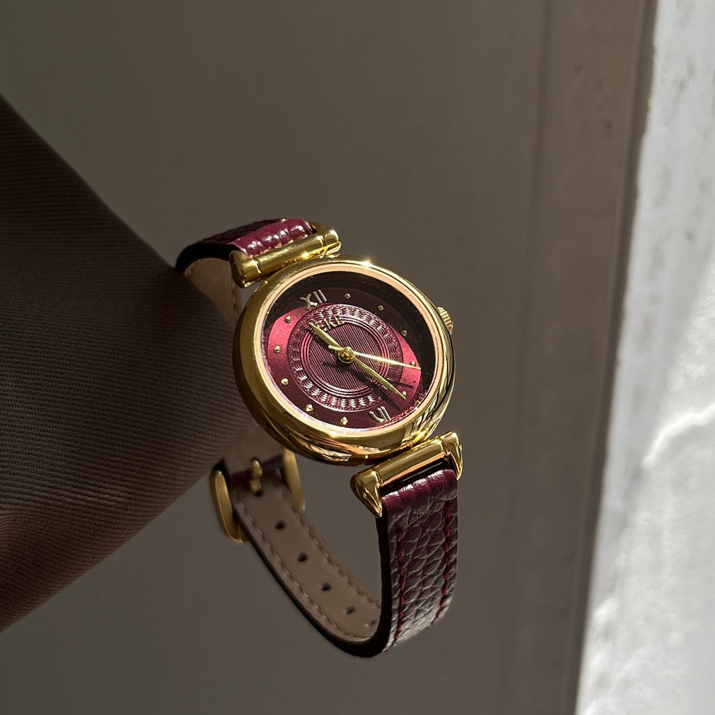 Round small dial watch women's niche light luxury retro artsy classy commuter leather strap quartz wristwatch