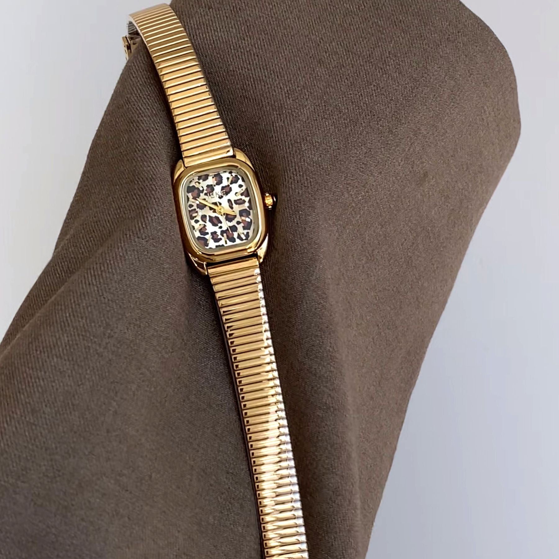 2026 trendy women's watches: vintage-inspired, high-end, exquisite, stylish, niche, and accessible luxury quartz wristwatches
