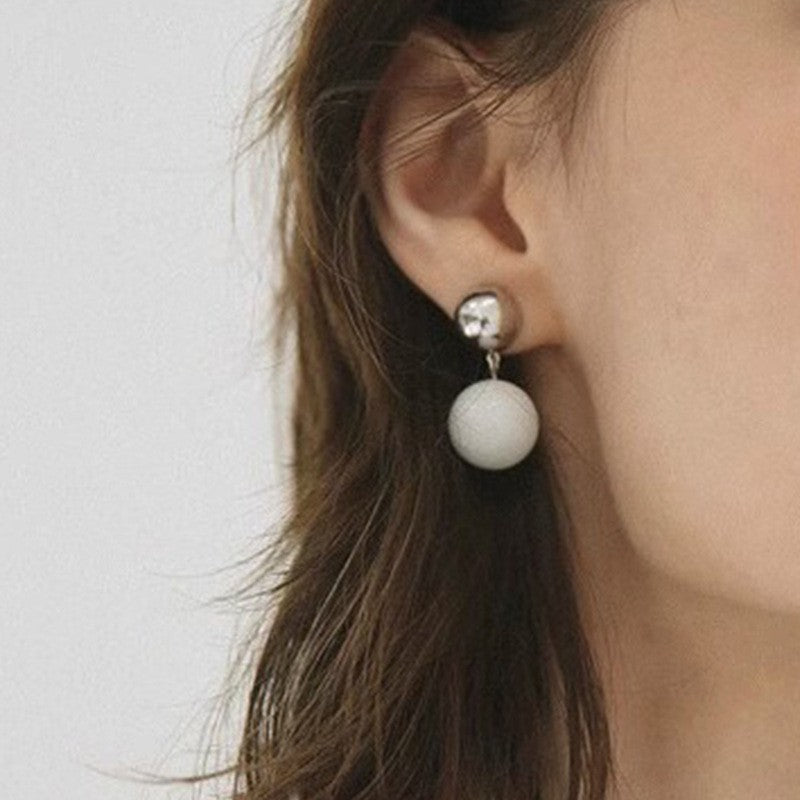 Earrings: luxurious and sophisticated 925 sterling silver stud earrings with pearls. elegant and versatile, a timeless classic