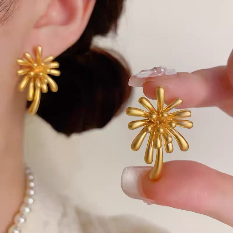 Earrings: luxurious and sophisticated 925 sterling silver stud earrings with pearls. elegant and versatile, a timeless classic