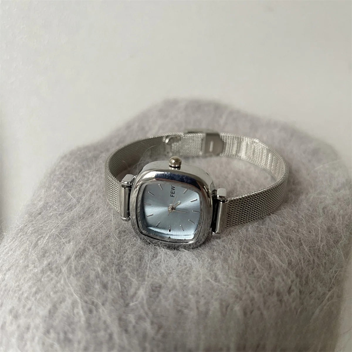 Blue mother-of-pearl dial watch - women's elegant, niche, high-end, exquisite quartz watch