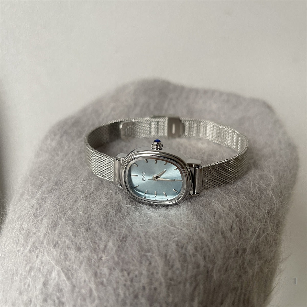 Blue mother-of-pearl dial watch - women's elegant, niche, high-end, exquisite quartz watch